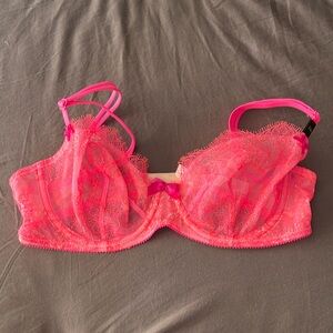 NWOT Victorias Secret unlined Demi.